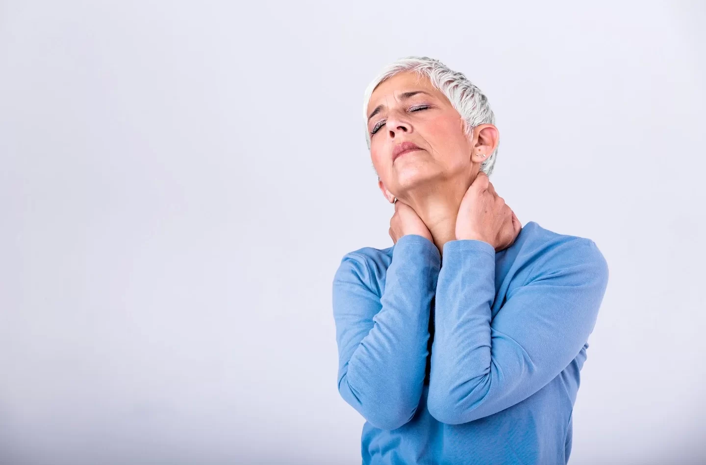 close-up-sad-senior-lady-with-neckache-senior-woman-with-chronic-pain-syndrome-fibromyalgia-suffering-from-acute-neckaches-senior-woman-suffering-from-neck-pain